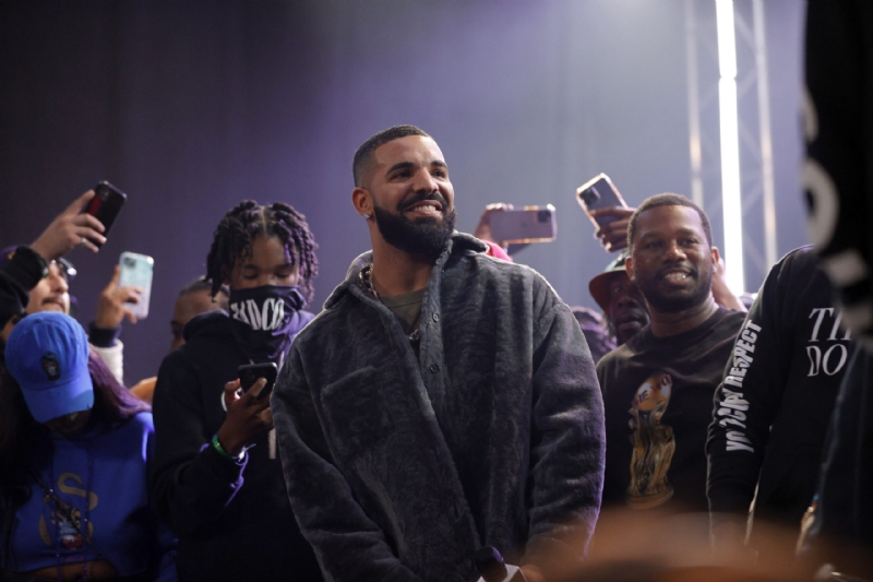 Drake Is Getting Back To Giving Fans "What They Love From Me," DJ Akademiks Reveals