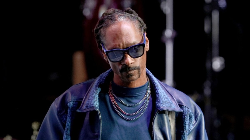 Snoop Dogg Mourns Death Of Cousin Behind 'Doggystyle' Cover