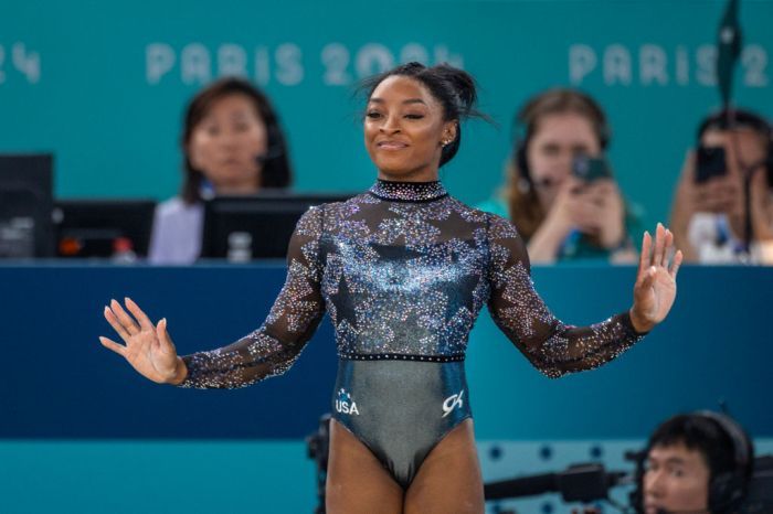 Simone Biles Suffers Minor Injury, Pushes Through To Lead U.S. In Olympic Qualifying
