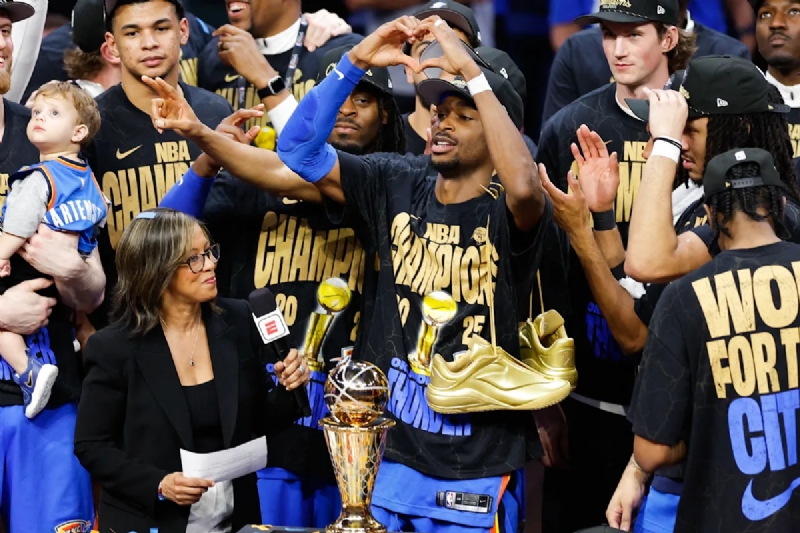 Shai Gilgeous-Alexander agrees to four-year, $285 million supermax contract extension with Thunder: 