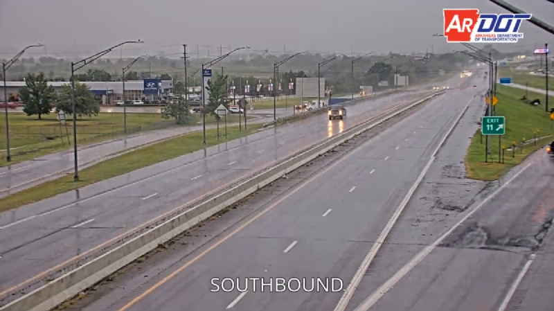 Roads begin to flood in Arkansas, Oklahoma