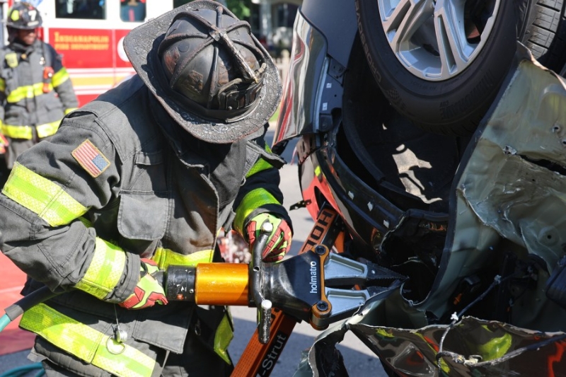 Mom, daughter trapped in vehicle saved by fire crews