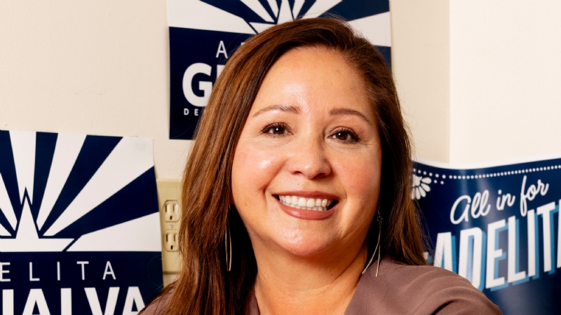 A Scion of Democratic Politics Defeats the Upstarts in an Arizona Primary