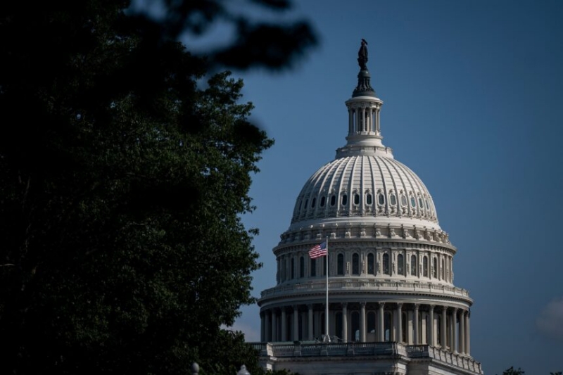 Democrats with 2028 ambitions are amassing cash, as are vulnerable House Republicans, FEC reports sh