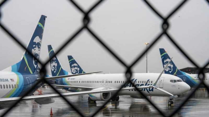 Alaska Airlines Grounds Entire Fleet of Planes