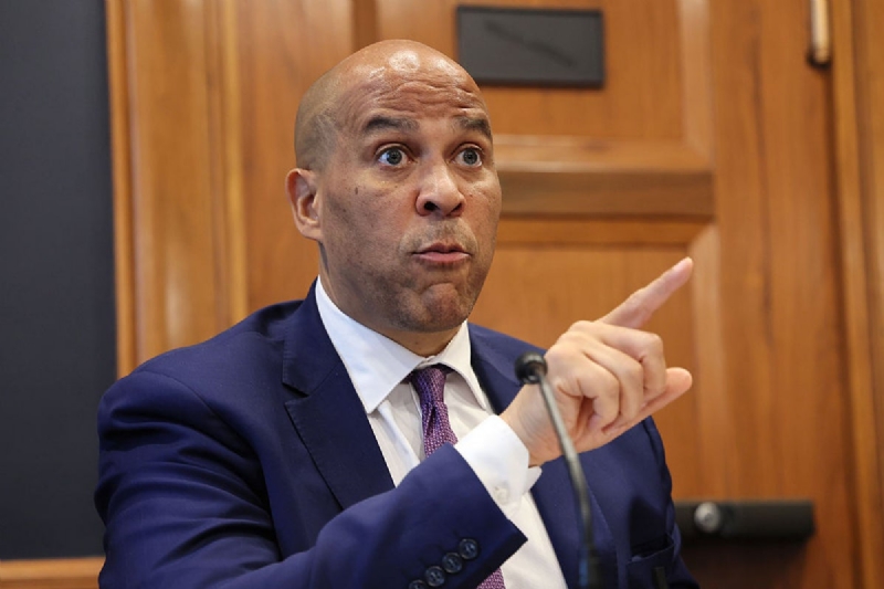 Senate Democrats brawl over Trump: 'A lot of us...want to f***ing fight'