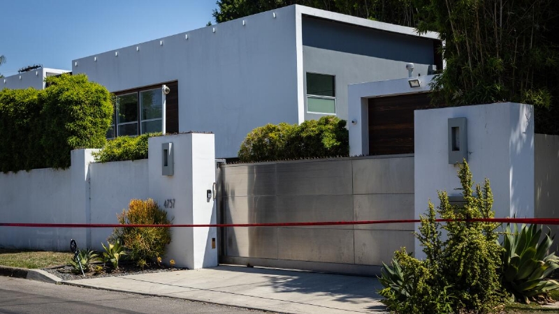 After 'American Idol' exec killing and other recent break-ins, Encino residents demand LAPD action