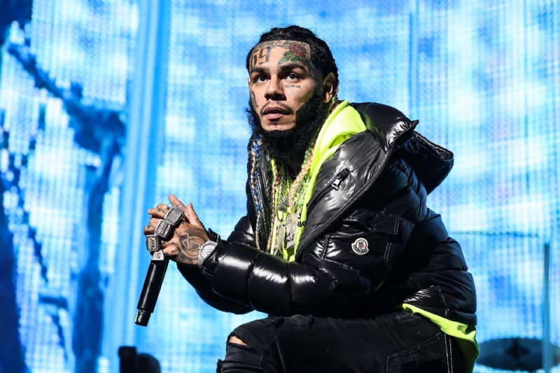 6ix9ine Gets Hit With An International Warrant For His Arrest