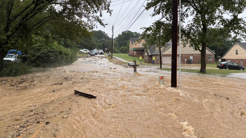 Fayetteville police evacuate homes near water main break