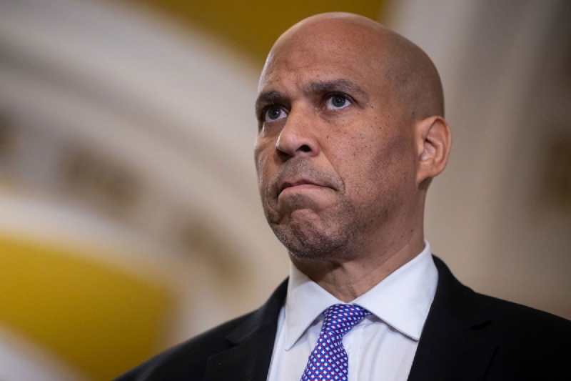Cory Booker's message to the Democratic Party: Don't bend the knee to Trump
