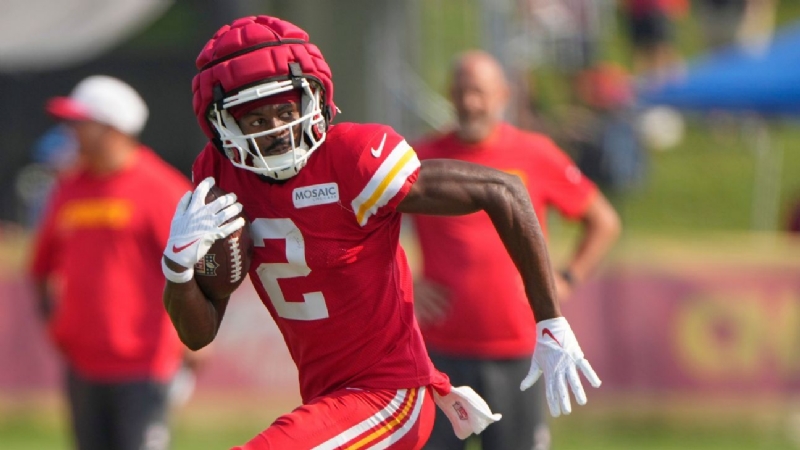 Latest news, buzz from all 32 NFL training camps: Who are the stars of the summer so far?