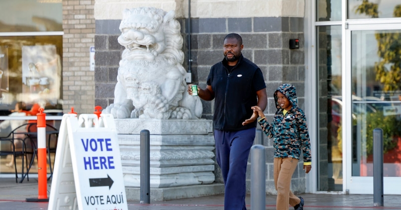 Letters to the Editor - Informed voters, U.S. politics, cellphone ban, Dallas Cowboys