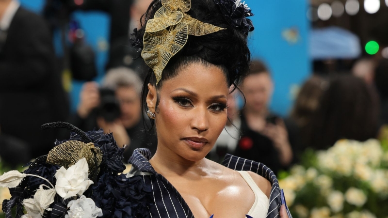 Nicki Minaj Apologizes To Dez Bryant For Social Media Row