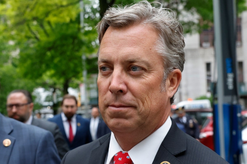 Top Republican under fire for suggesting Trump deserves third term
