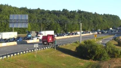 Crash causes backups on I-93 south in Hooksett