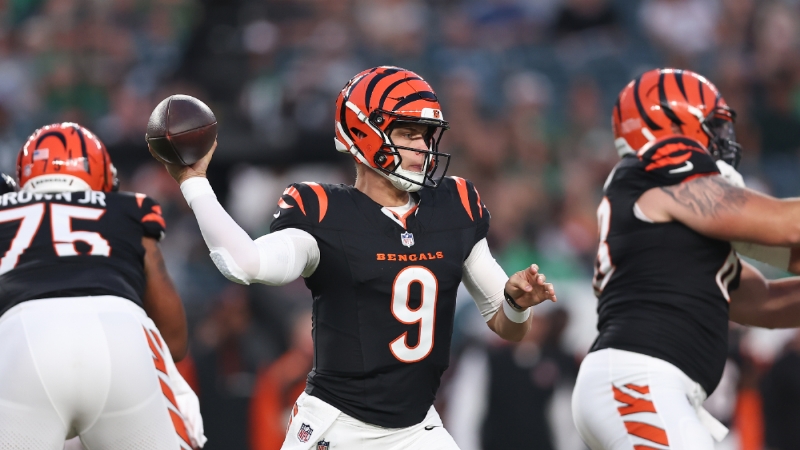 2025 Fantasy football positional rankings: Model unveils optimal QB, WR, RB, TE, defense and kicker 