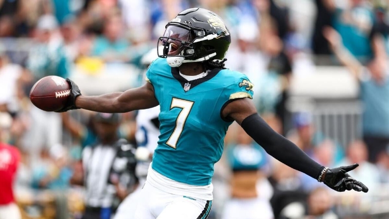 2025 Fantasy football positional rankings: NFL model unveils optimal QB, WR, RB, TE, defense and kic