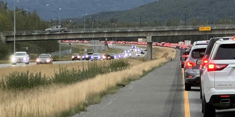 Breaking: Backed up traffic on the Glenn Highway