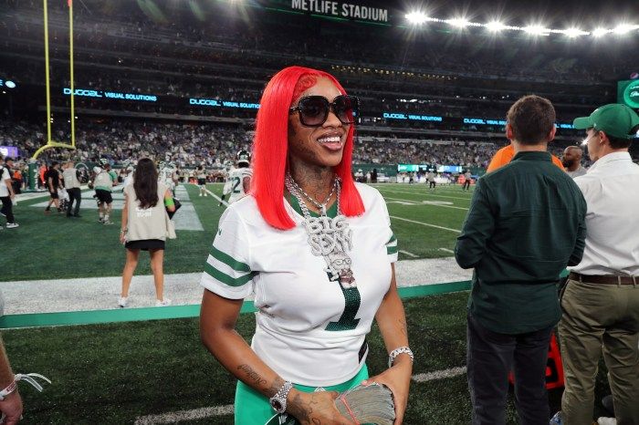'Pound Town' Prophetess Sexyy Red Steals The Show On Monday Night Football, SkeeYees The NY Jets To 
