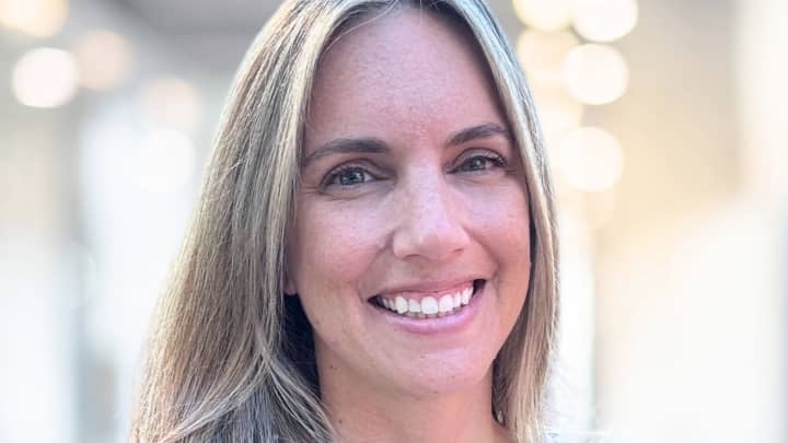 36-year-old's Etsy side hustle brings in $220,000 a year-and costs under $40 to start