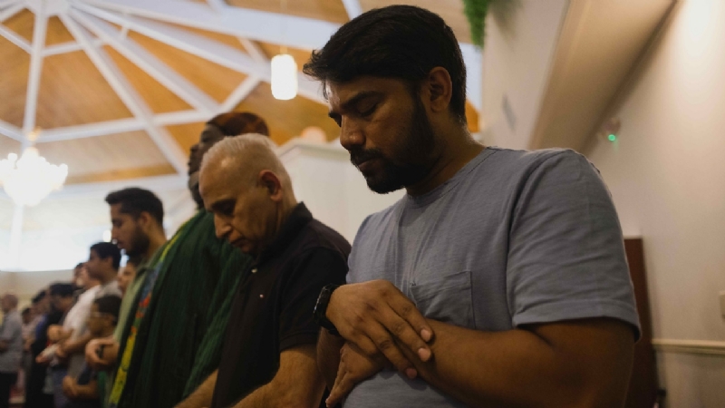 Worshippers find 'unity' and community at this Birmingham area mosque
