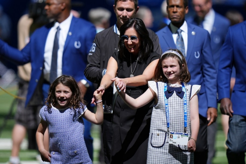 Colts honor late owner with 'win for Jim' mantra, Ring of Honor induction