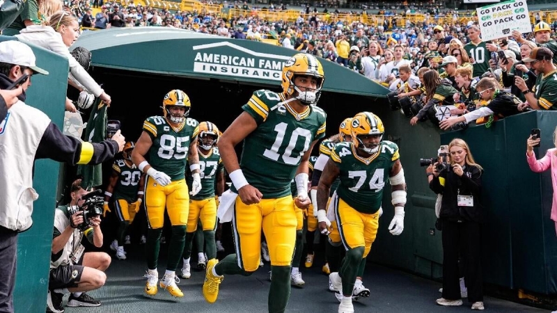Today's early best bets to target: Top NFL, college football, NFL picks, including Packers vs. Comma