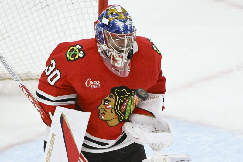 BREAKING NEWS: Blackhawks Extend Goalie Spencer Knight