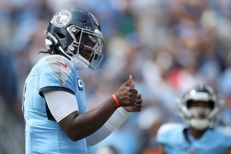 NFL and college football betting picks: Why we're going with ... Titans?