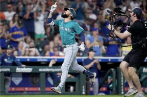 SOURCE SPORTS: Mariners Close In On AL West Title, Sweep Astros In Houston With 7-3 Win