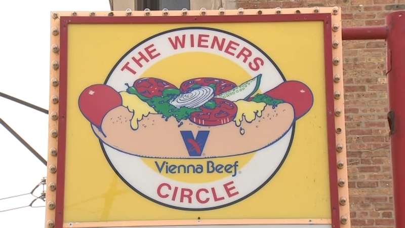 The Wiener's Circle giving away free hot dogs Tuesday after Bears QB throws for 4 touchdowns