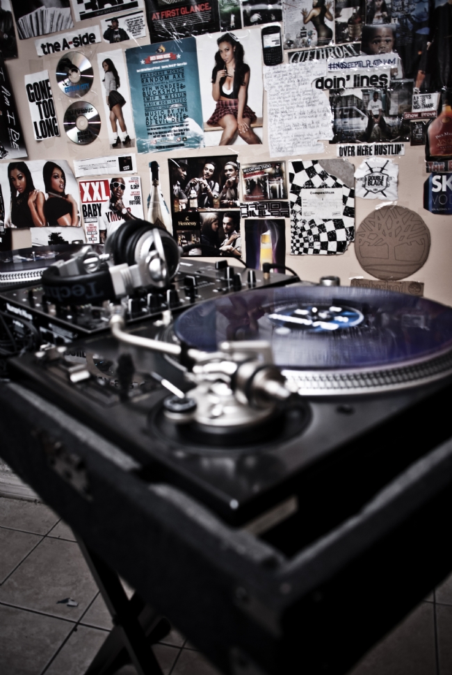 DJ NSEW RICKING TROPIX BAR & LOUNGE