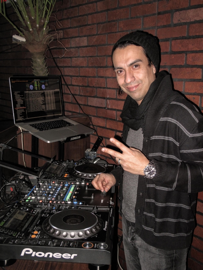DJ NSEW ROCKING AT TROPIX