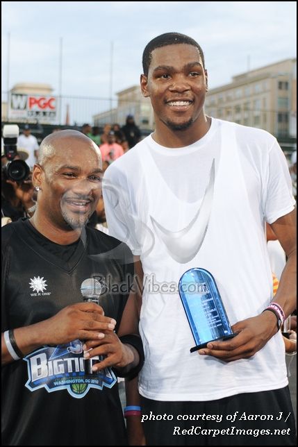 Kevin Durrant (NBA) receives the MVP Trophy from Big Tigger