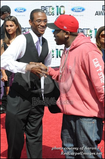 Tommy Davidson and Big Boi greet at the 2010 BET Awards