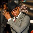 Ne-Yo tips his hat to Photographers at the 2010 Soul Train Awards