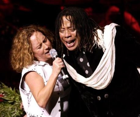 Teena Marie and Rick James perform at the 2004 BET Awards