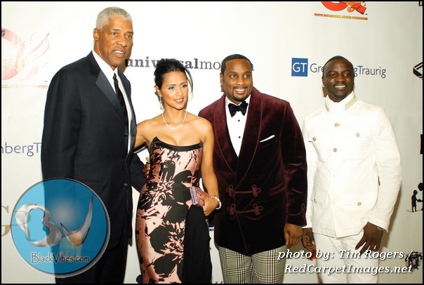 Dr. J and Wife along with Devyne Stephens and Akon pose on the red carpet
