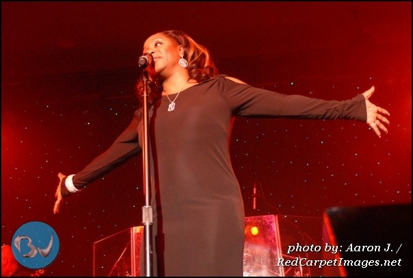 Regina Belle performing