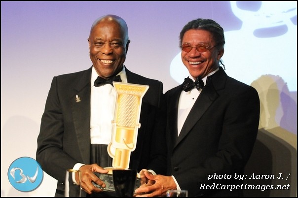 Blues Musician Buddy Guy receives his award
