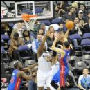 Pistons Austin Daye shoots over two Wizards players