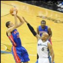 Tayshaun Prince shoots over Maurice Evans