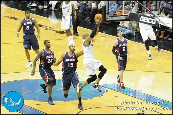 Wizards Maurice Evans drives for the dunk