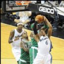 Wizards Maurice Evans goes up against the Celtics Jermaine O'Neal