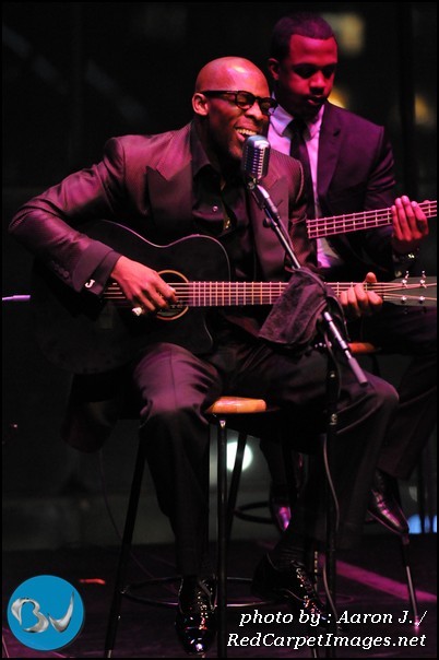 R&B Artist Joe performs on stage at the 2011 Triumph Awards
