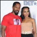 Jamie Foxx poses for a pic with Kerry Washington backstage at 2012 BET Awards