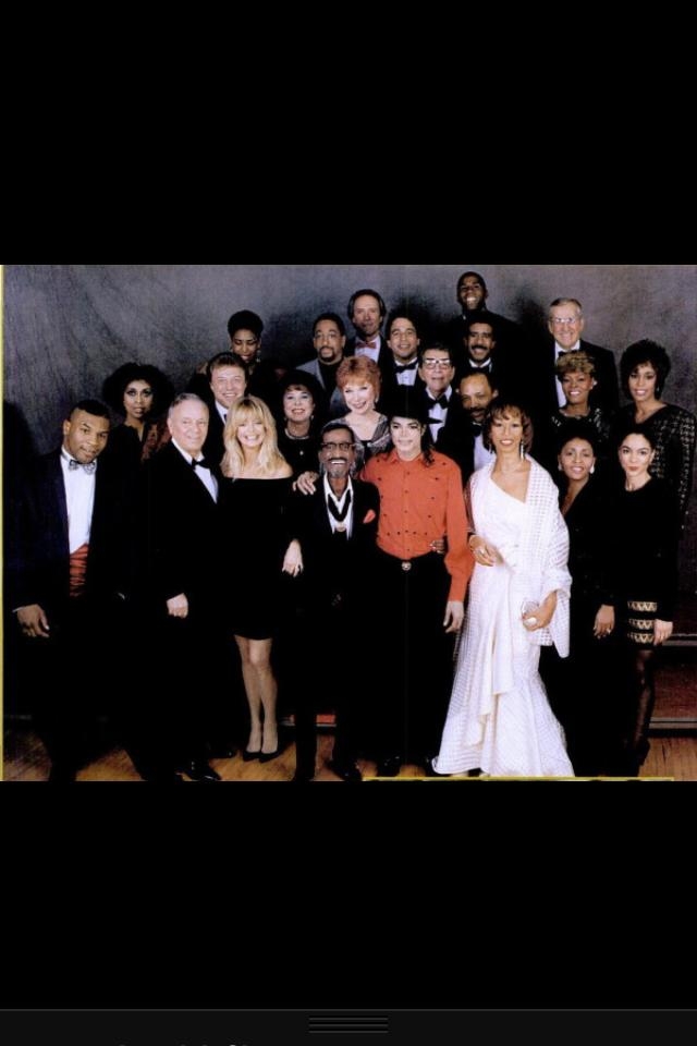 How many celebs can you name in this pic?