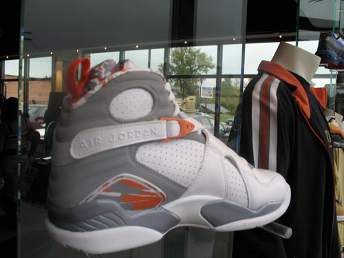 SNYX only sells Nike Shoes.