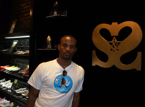 James Keys and S&S sign